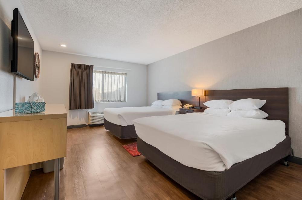 Queen Room with Two Queen Beds interior